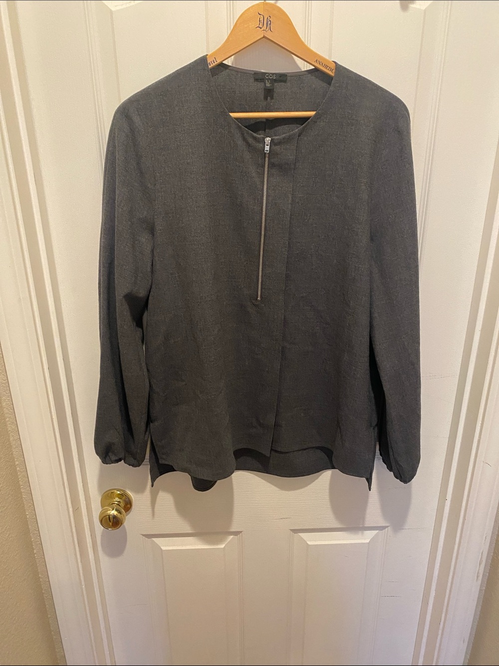 Cos women’s gray wool 3 quarter zip jacket
Size 12